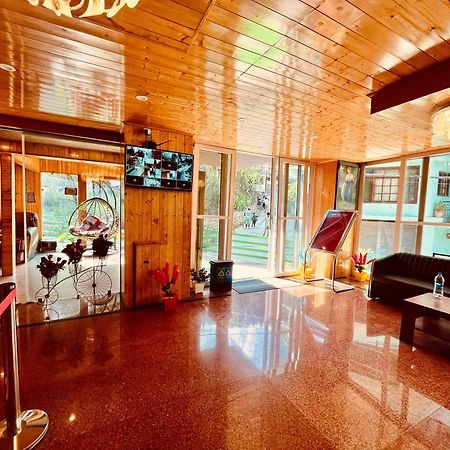 Vista Resort, Manali - ! Near Mall Road !! Hot & Cold Ac Rooms !! Best Selling !! Big Parking !! Luxury Collection !! Open Terrace !! Lift !! Playing Zone !! Property Of The Year ! ภายนอก รูปภาพ