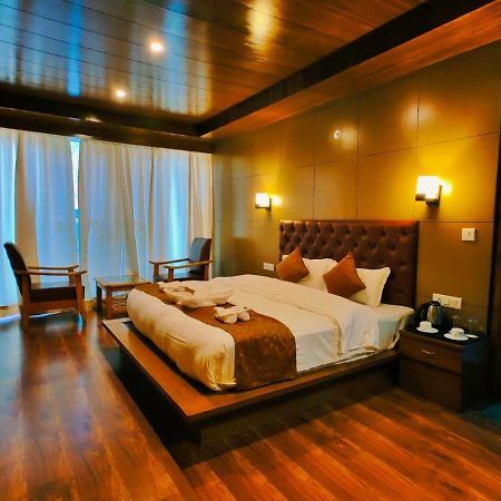 Vista Resort, Manali - ! Near Mall Road !! Hot & Cold Ac Rooms !! Best Selling !! Big Parking !! Luxury Collection !! Open Terrace !! Lift !! Playing Zone !! Property Of The Year ! ภายนอก รูปภาพ