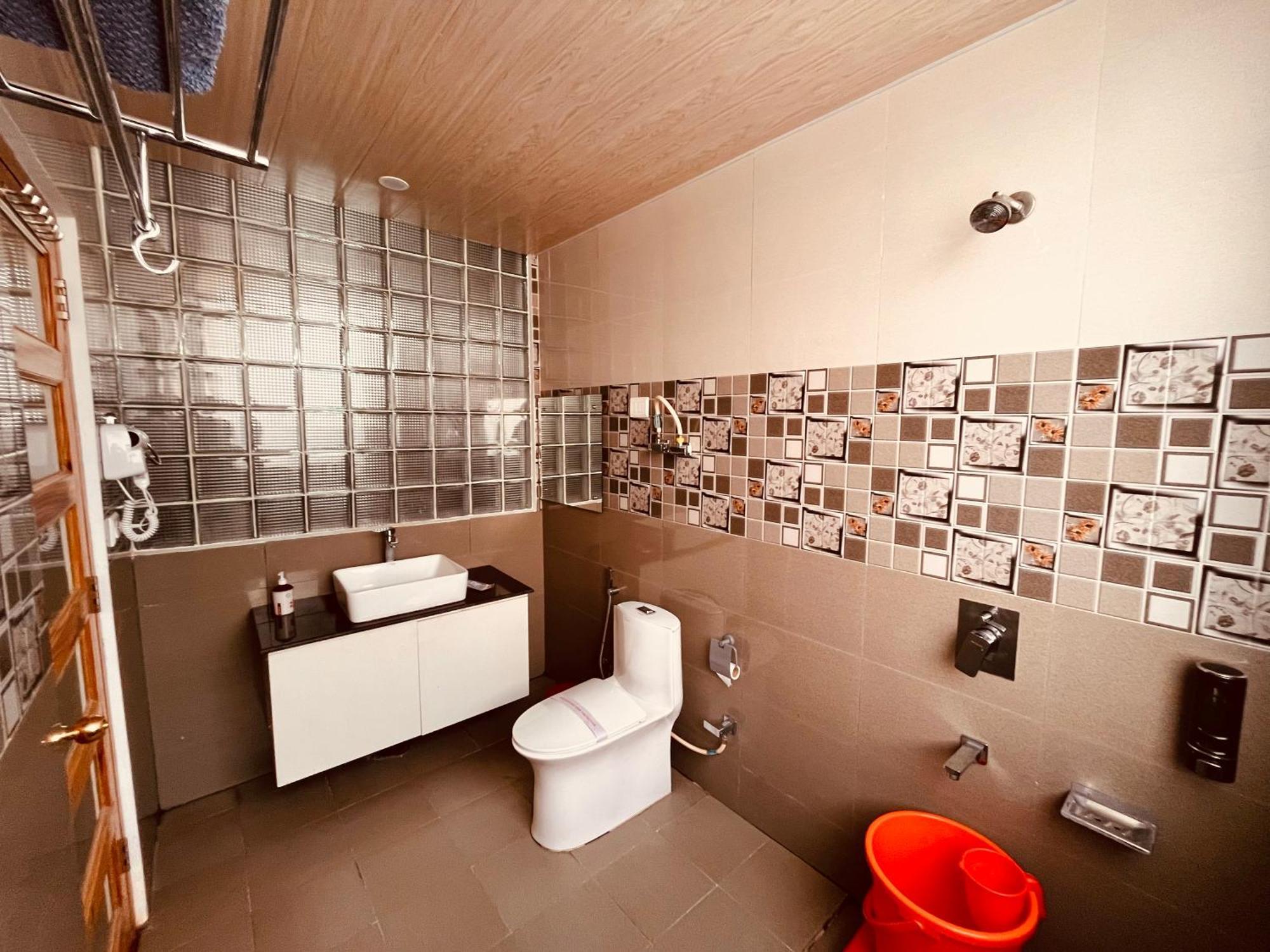 Vista Resort, Manali - ! Near Mall Road !! Hot & Cold Ac Rooms !! Best Selling !! Big Parking !! Luxury Collection !! Open Terrace !! Lift !! Playing Zone !! Property Of The Year ! ภายนอก รูปภาพ