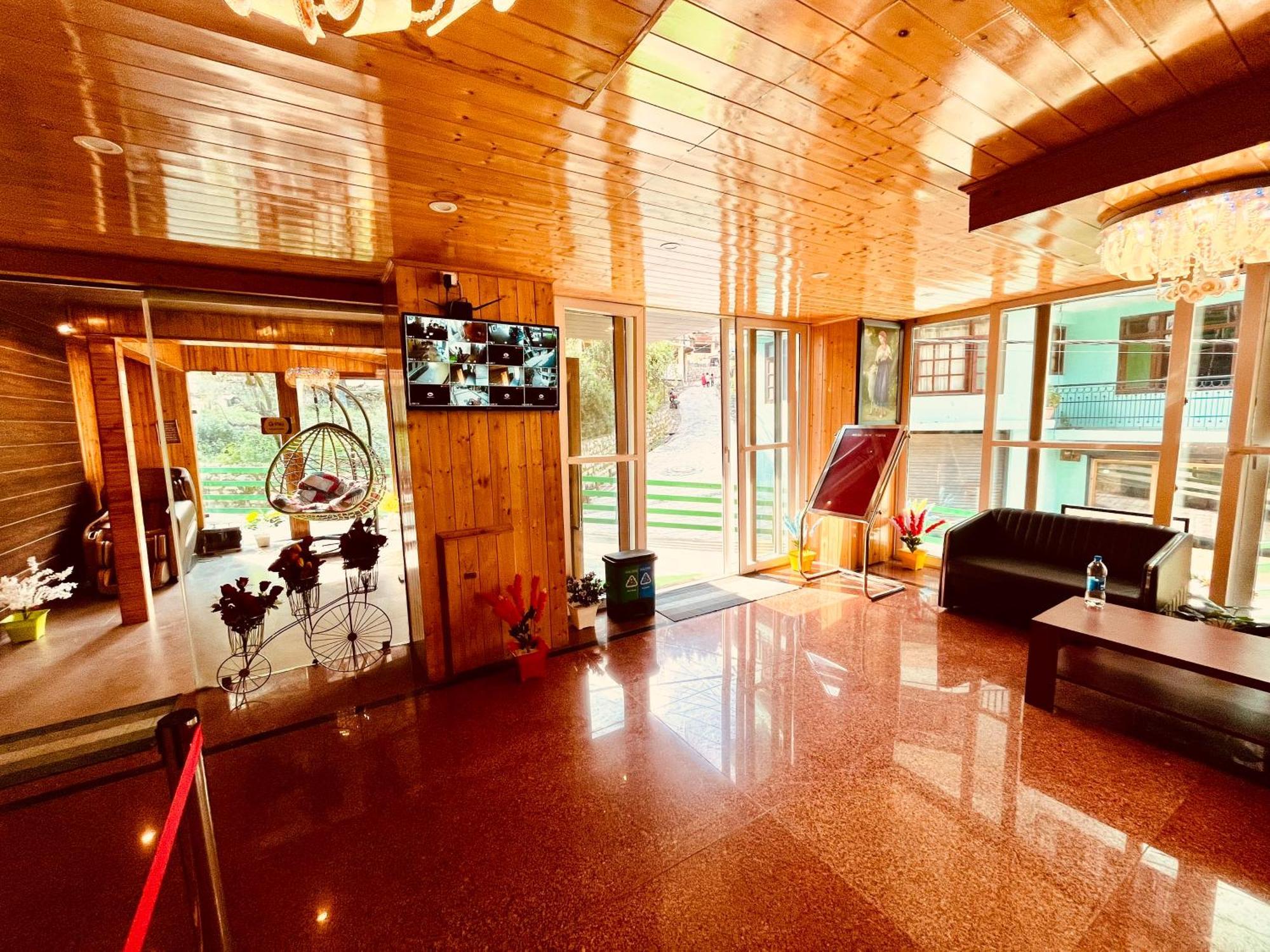 Vista Resort, Manali - ! Near Mall Road !! Hot & Cold Ac Rooms !! Best Selling !! Big Parking !! Luxury Collection !! Open Terrace !! Lift !! Playing Zone !! Property Of The Year ! ภายนอก รูปภาพ