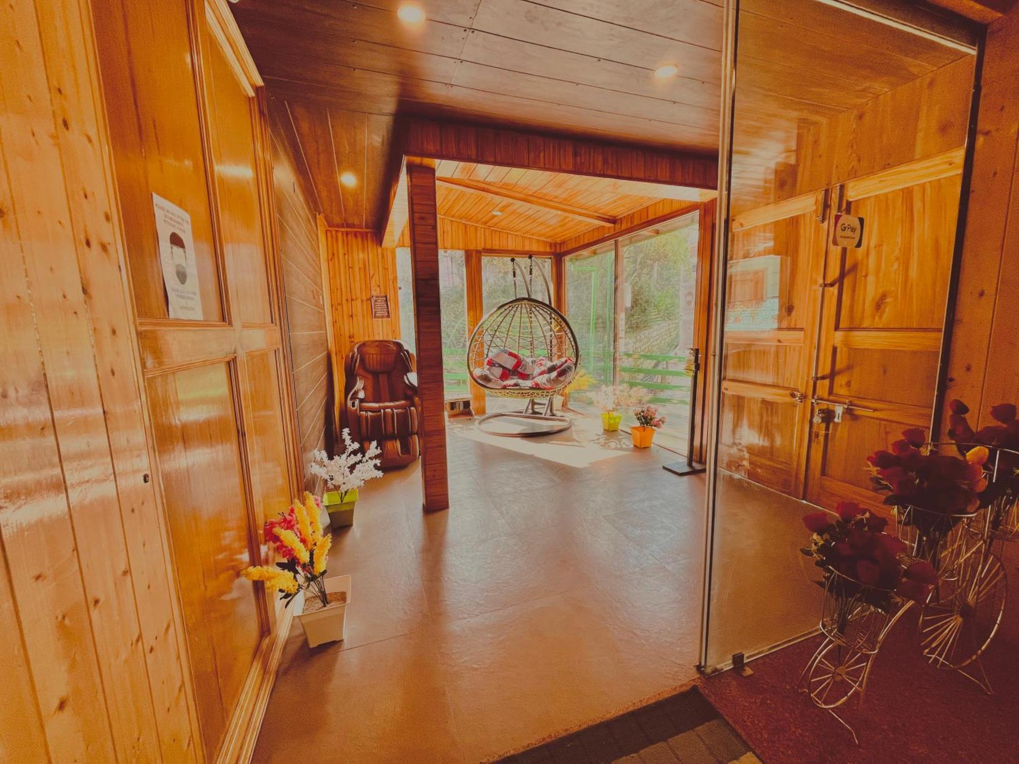 Vista Resort, Manali - ! Near Mall Road !! Hot & Cold Ac Rooms !! Best Selling !! Big Parking !! Luxury Collection !! Open Terrace !! Lift !! Playing Zone !! Property Of The Year ! ภายนอก รูปภาพ