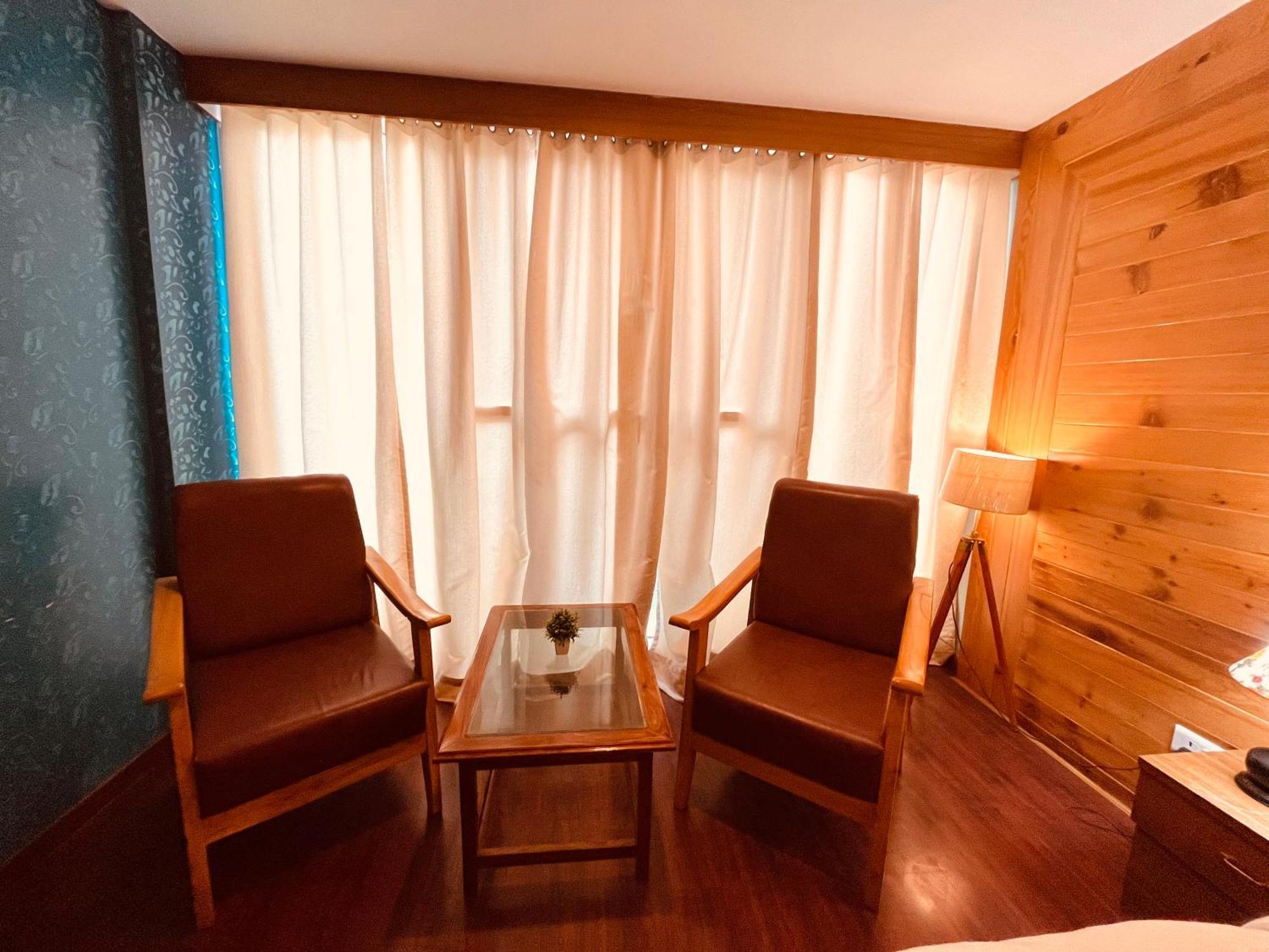 Vista Resort, Manali - ! Near Mall Road !! Hot & Cold Ac Rooms !! Best Selling !! Big Parking !! Luxury Collection !! Open Terrace !! Lift !! Playing Zone !! Property Of The Year ! ภายนอก รูปภาพ