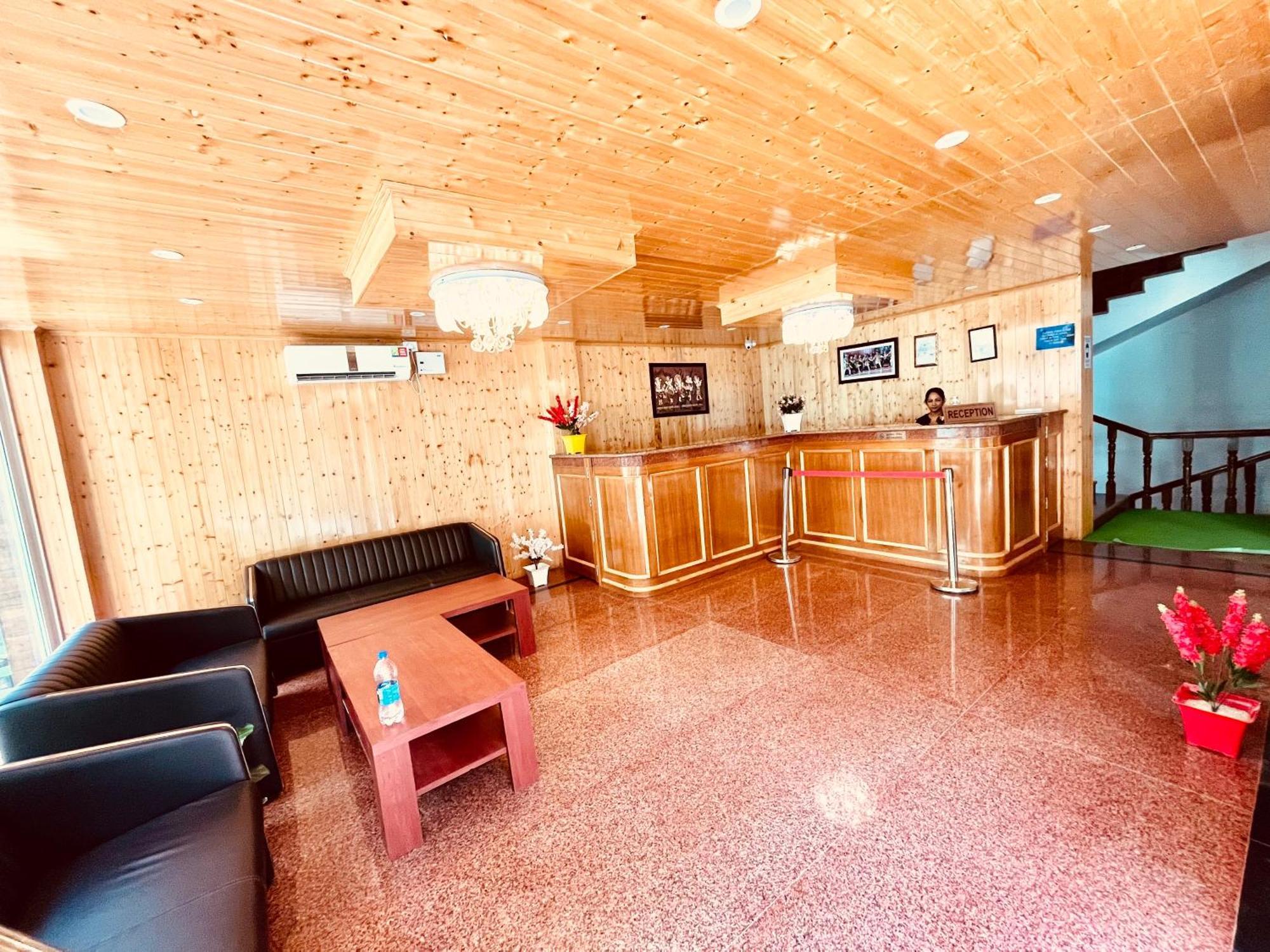 Vista Resort, Manali - ! Near Mall Road !! Hot & Cold Ac Rooms !! Best Selling !! Big Parking !! Luxury Collection !! Open Terrace !! Lift !! Playing Zone !! Property Of The Year ! ภายนอก รูปภาพ