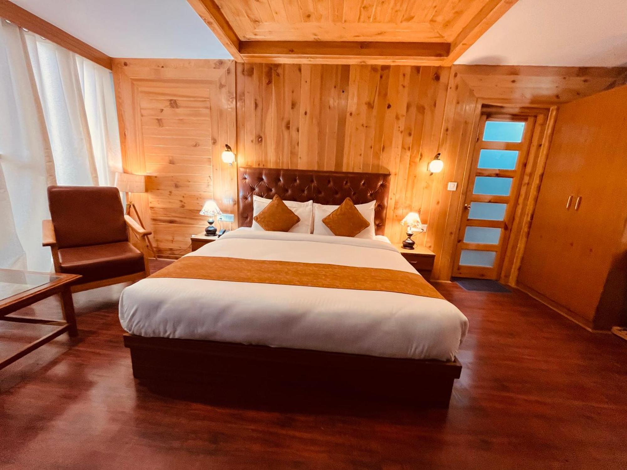 Vista Resort, Manali - ! Near Mall Road !! Hot & Cold Ac Rooms !! Best Selling !! Big Parking !! Luxury Collection !! Open Terrace !! Lift !! Playing Zone !! Property Of The Year ! ภายนอก รูปภาพ