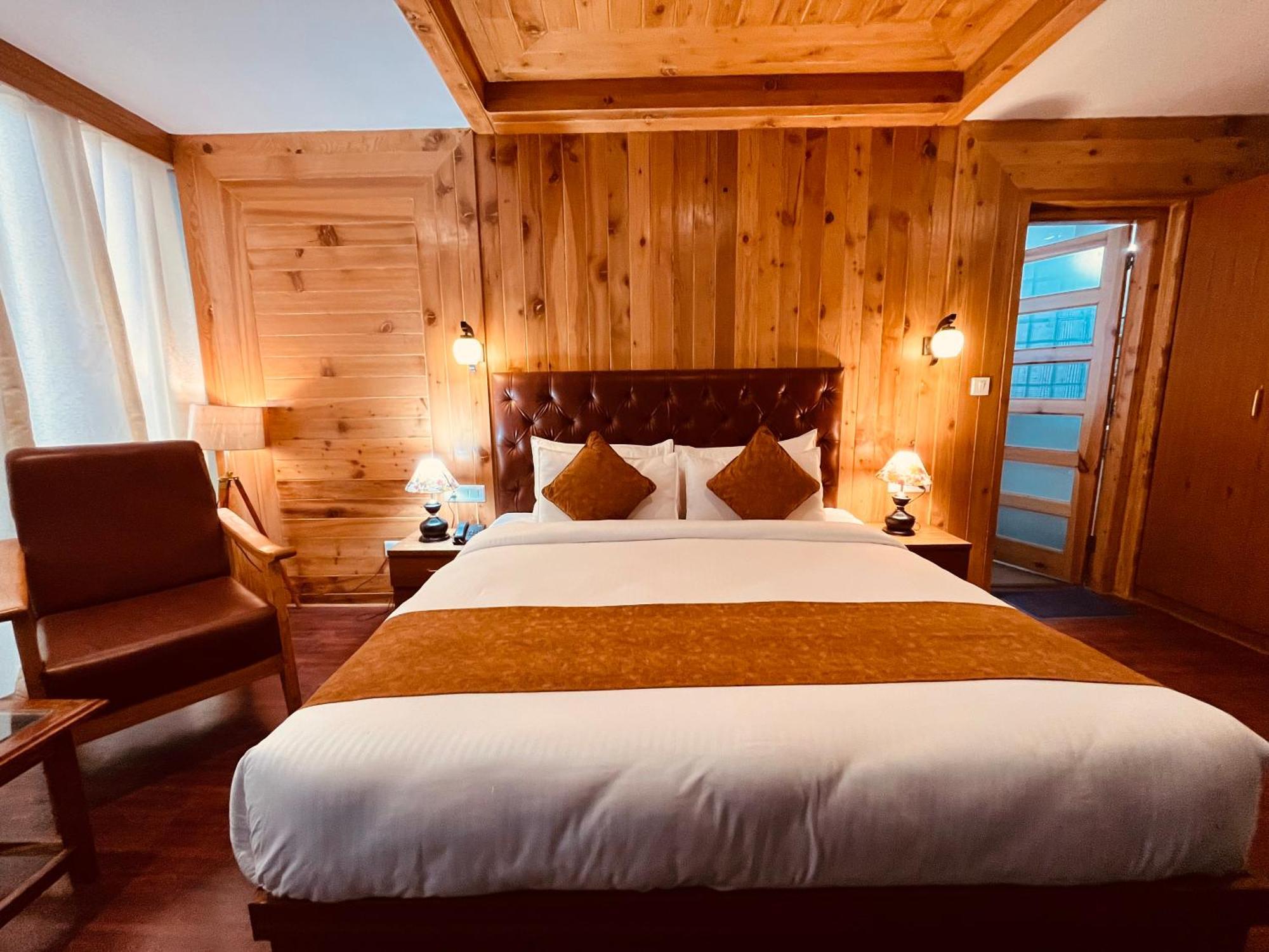 Vista Resort, Manali - ! Near Mall Road !! Hot & Cold Ac Rooms !! Best Selling !! Big Parking !! Luxury Collection !! Open Terrace !! Lift !! Playing Zone !! Property Of The Year ! ภายนอก รูปภาพ