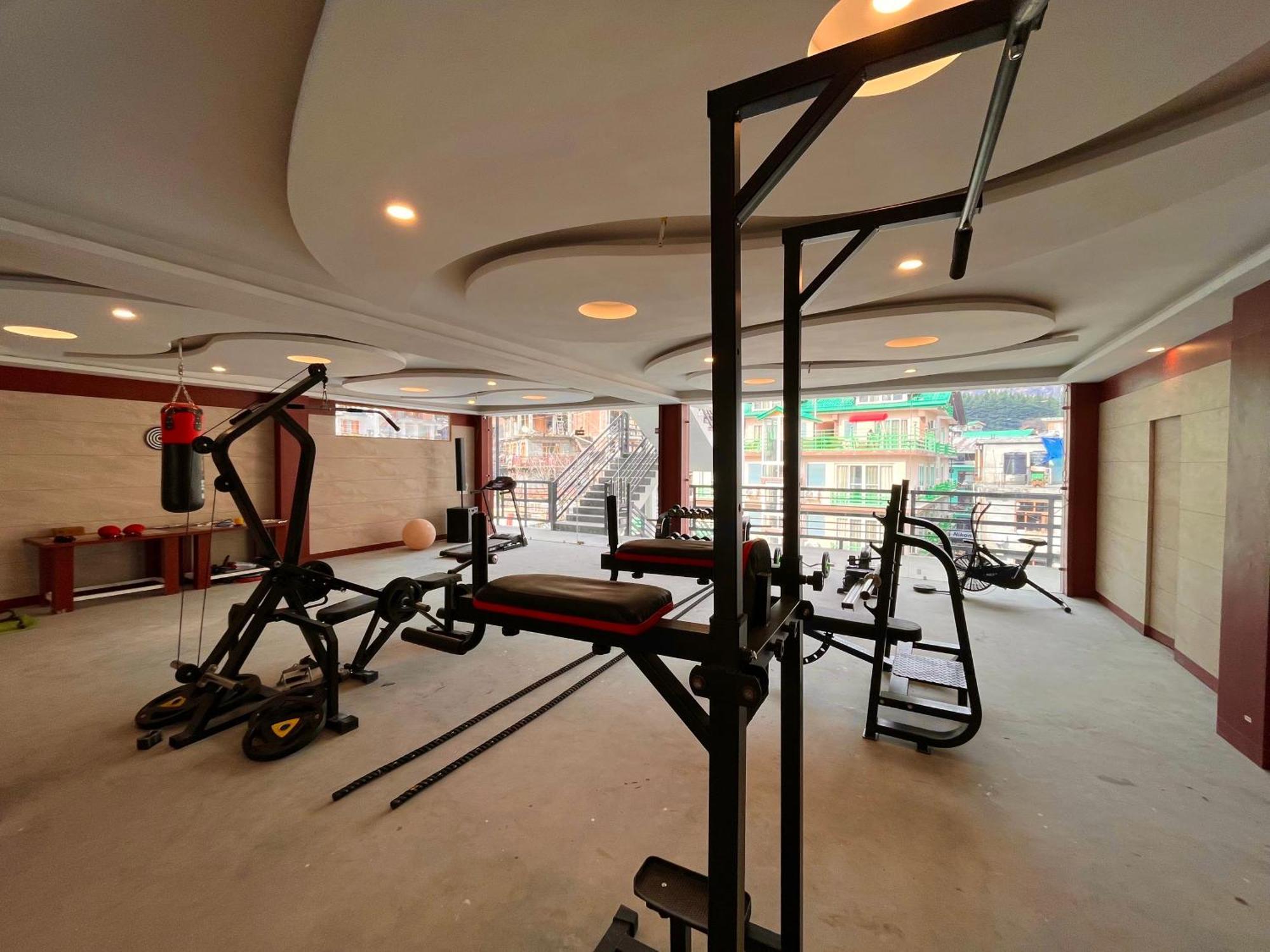 Vista Resort, Manali - ! Near Mall Road !! Hot & Cold Ac Rooms !! Best Selling !! Big Parking !! Luxury Collection !! Open Terrace !! Lift !! Playing Zone !! Property Of The Year ! ภายนอก รูปภาพ