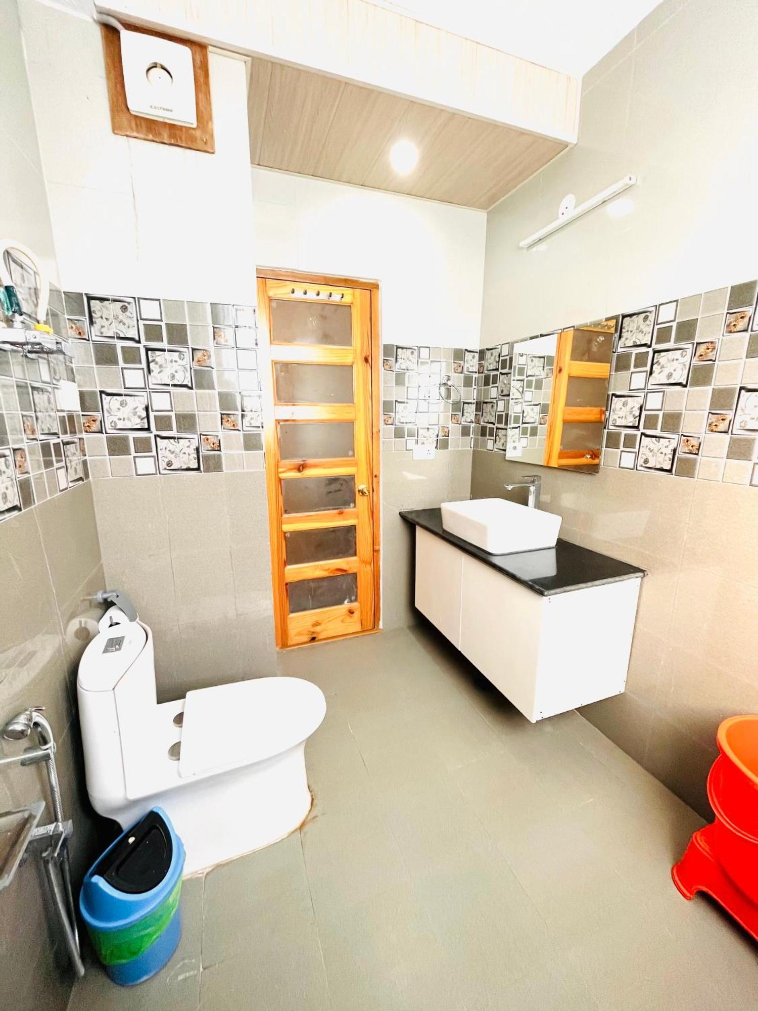 Vista Resort, Manali - ! Near Mall Road !! Hot & Cold Ac Rooms !! Best Selling !! Big Parking !! Luxury Collection !! Open Terrace !! Lift !! Playing Zone !! Property Of The Year ! ภายนอก รูปภาพ