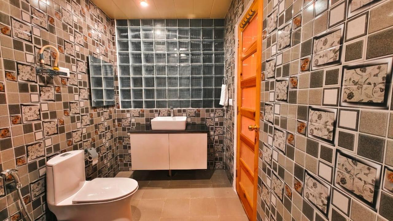 Vista Resort, Manali - ! Near Mall Road !! Hot & Cold Ac Rooms !! Best Selling !! Big Parking !! Luxury Collection !! Open Terrace !! Lift !! Playing Zone !! Property Of The Year ! ภายนอก รูปภาพ