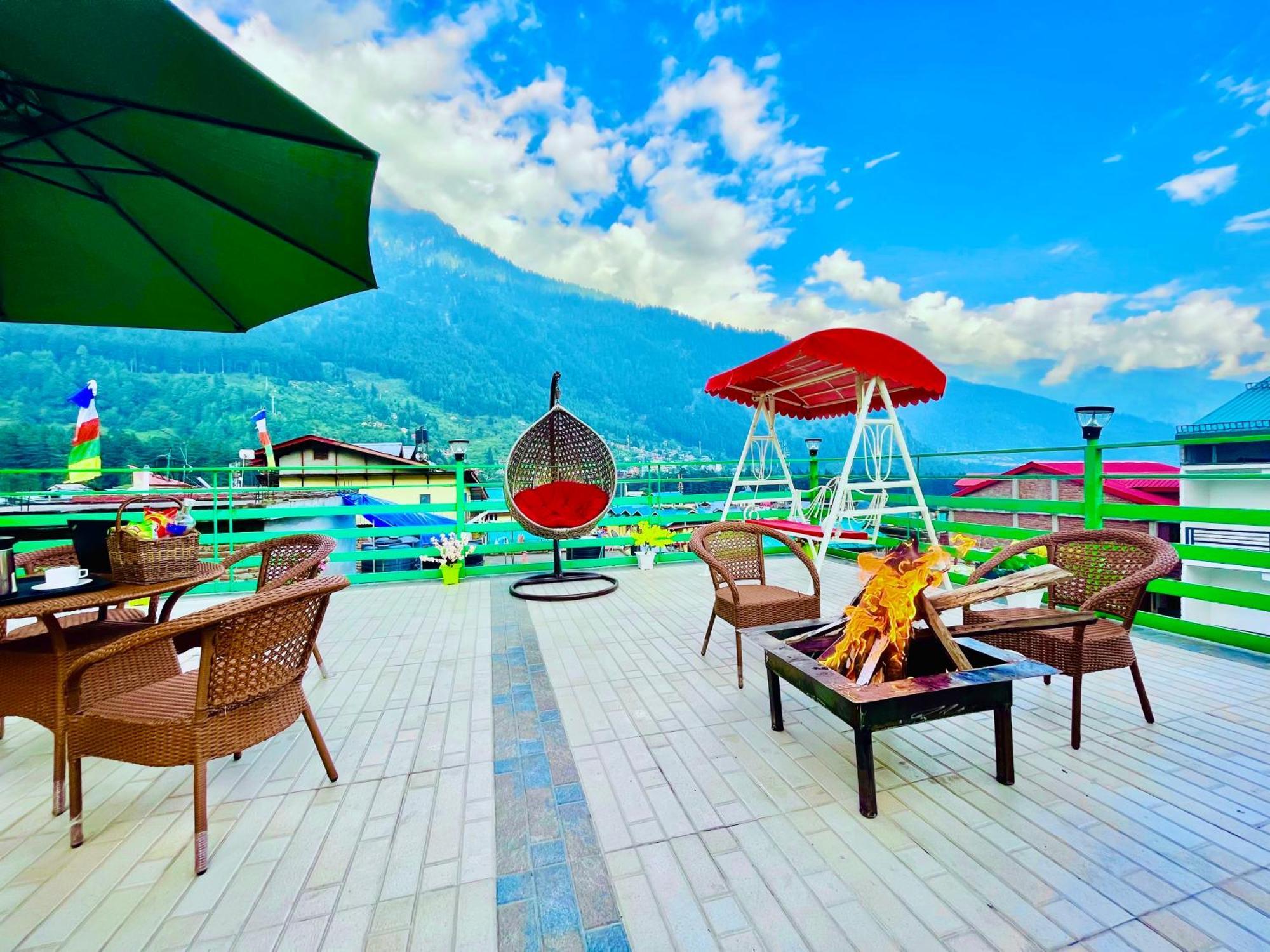 Vista Resort, Manali - ! Near Mall Road !! Hot & Cold Ac Rooms !! Best Selling !! Big Parking !! Luxury Collection !! Open Terrace !! Lift !! Playing Zone !! Property Of The Year ! ภายนอก รูปภาพ