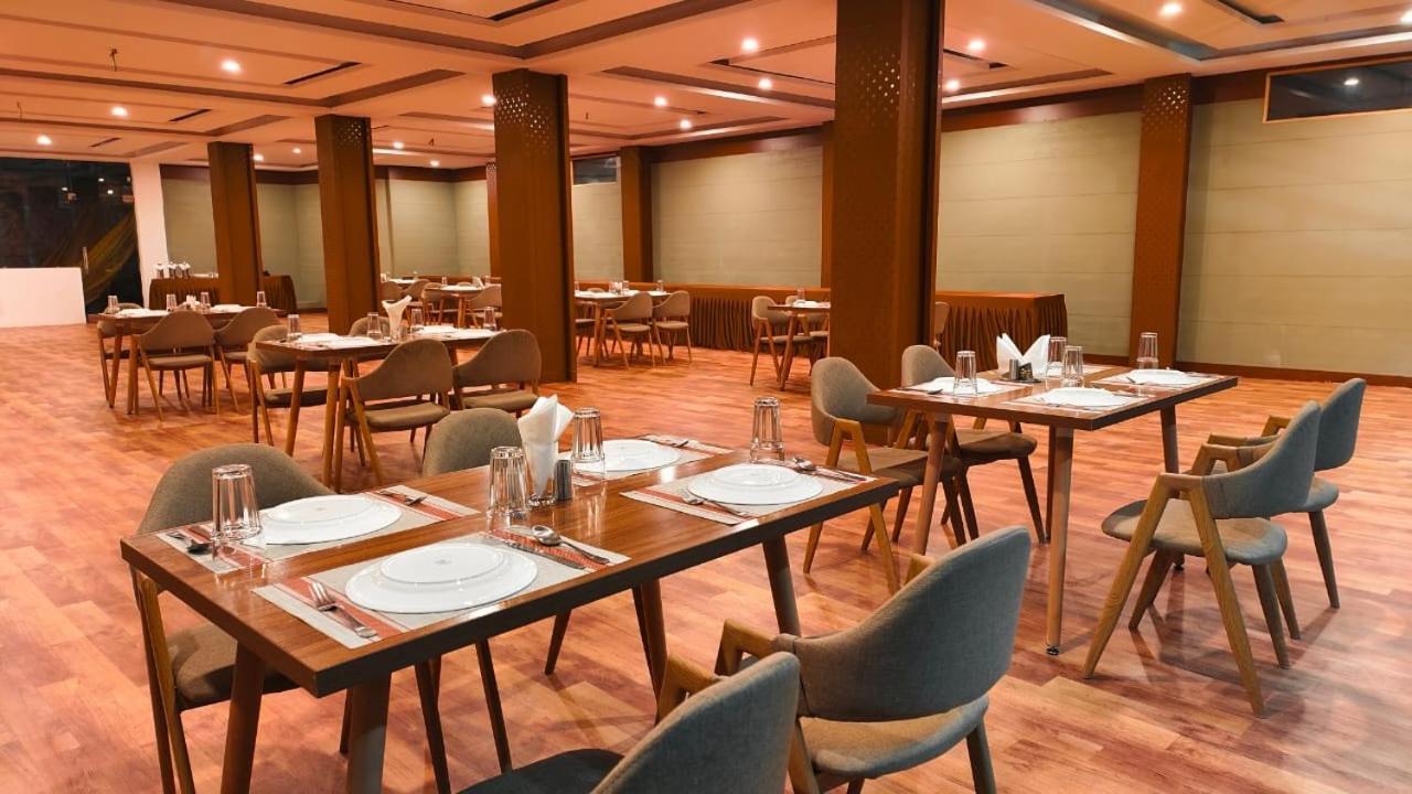 Vista Resort, Manali - ! Near Mall Road !! Hot & Cold Ac Rooms !! Best Selling !! Big Parking !! Luxury Collection !! Open Terrace !! Lift !! Playing Zone !! Property Of The Year ! ภายนอก รูปภาพ
