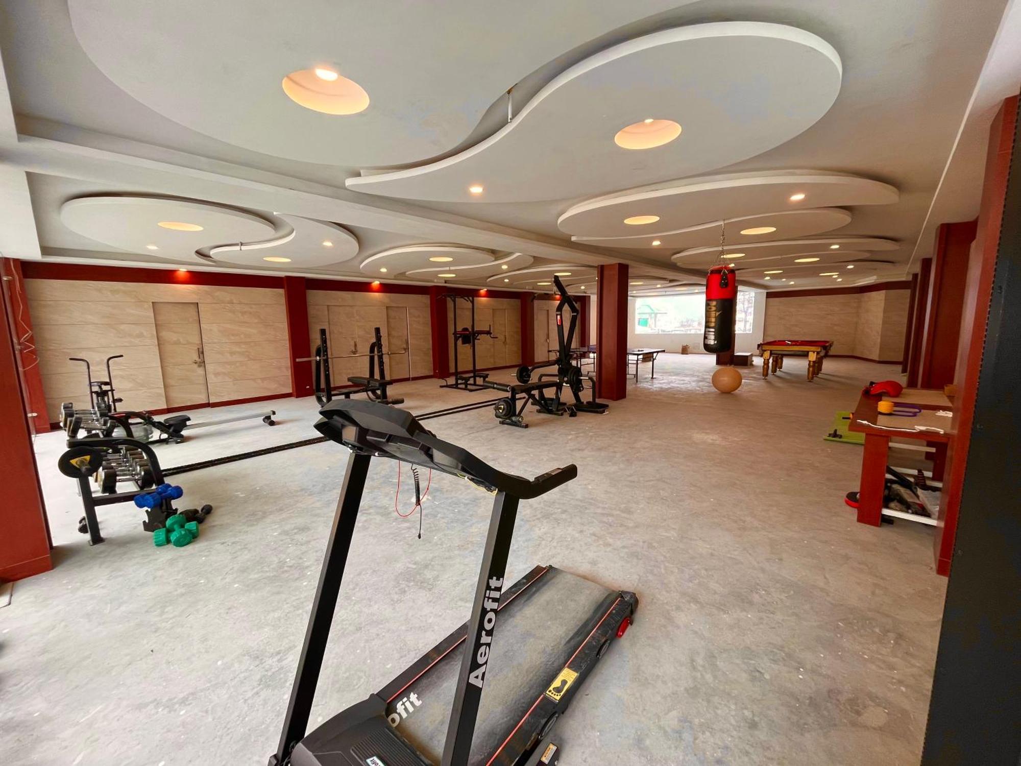 Vista Resort, Manali - ! Near Mall Road !! Hot & Cold Ac Rooms !! Best Selling !! Big Parking !! Luxury Collection !! Open Terrace !! Lift !! Playing Zone !! Property Of The Year ! ภายนอก รูปภาพ
