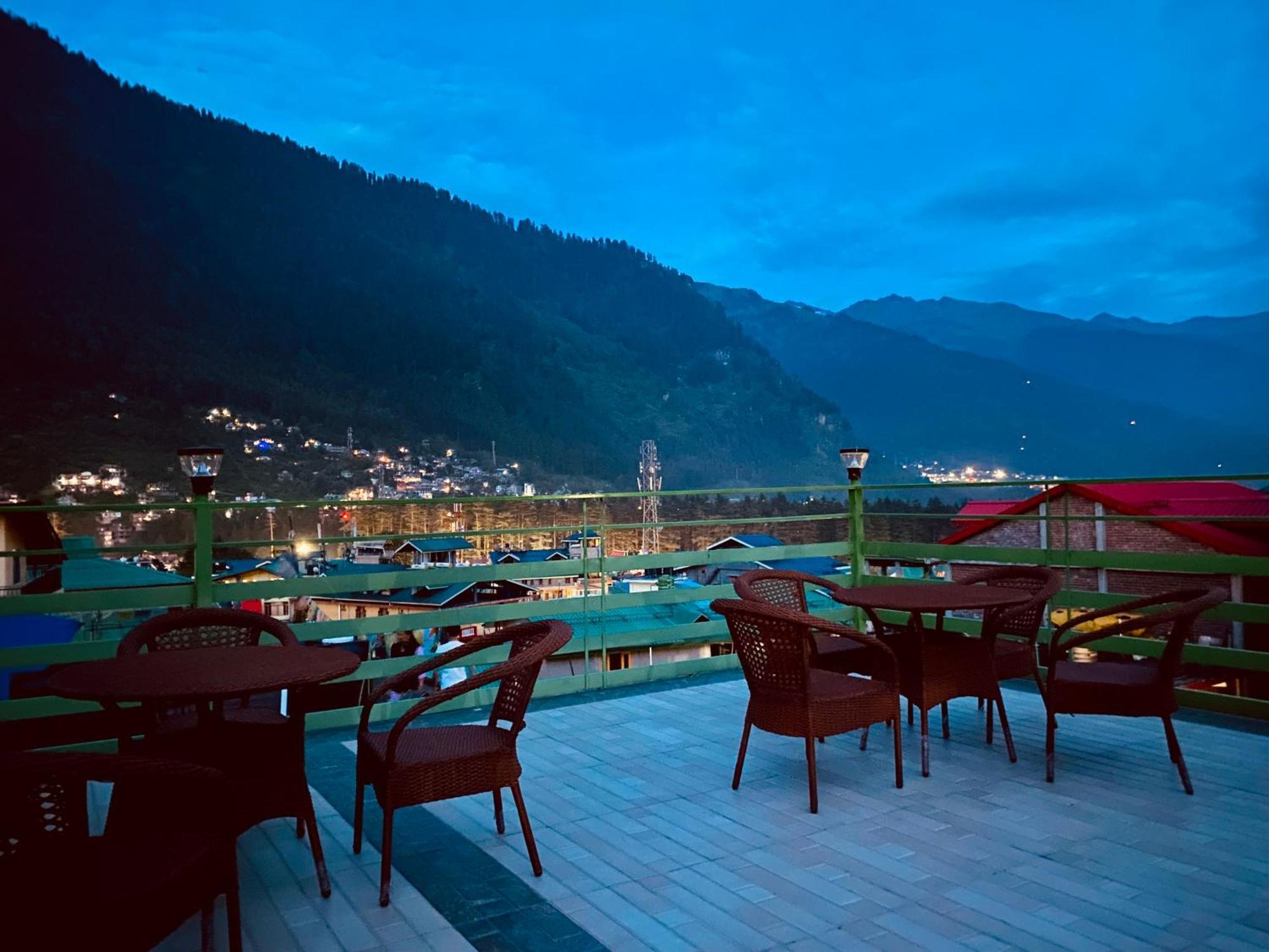 Vista Resort, Manali - ! Near Mall Road !! Hot & Cold Ac Rooms !! Best Selling !! Big Parking !! Luxury Collection !! Open Terrace !! Lift !! Playing Zone !! Property Of The Year ! ภายนอก รูปภาพ