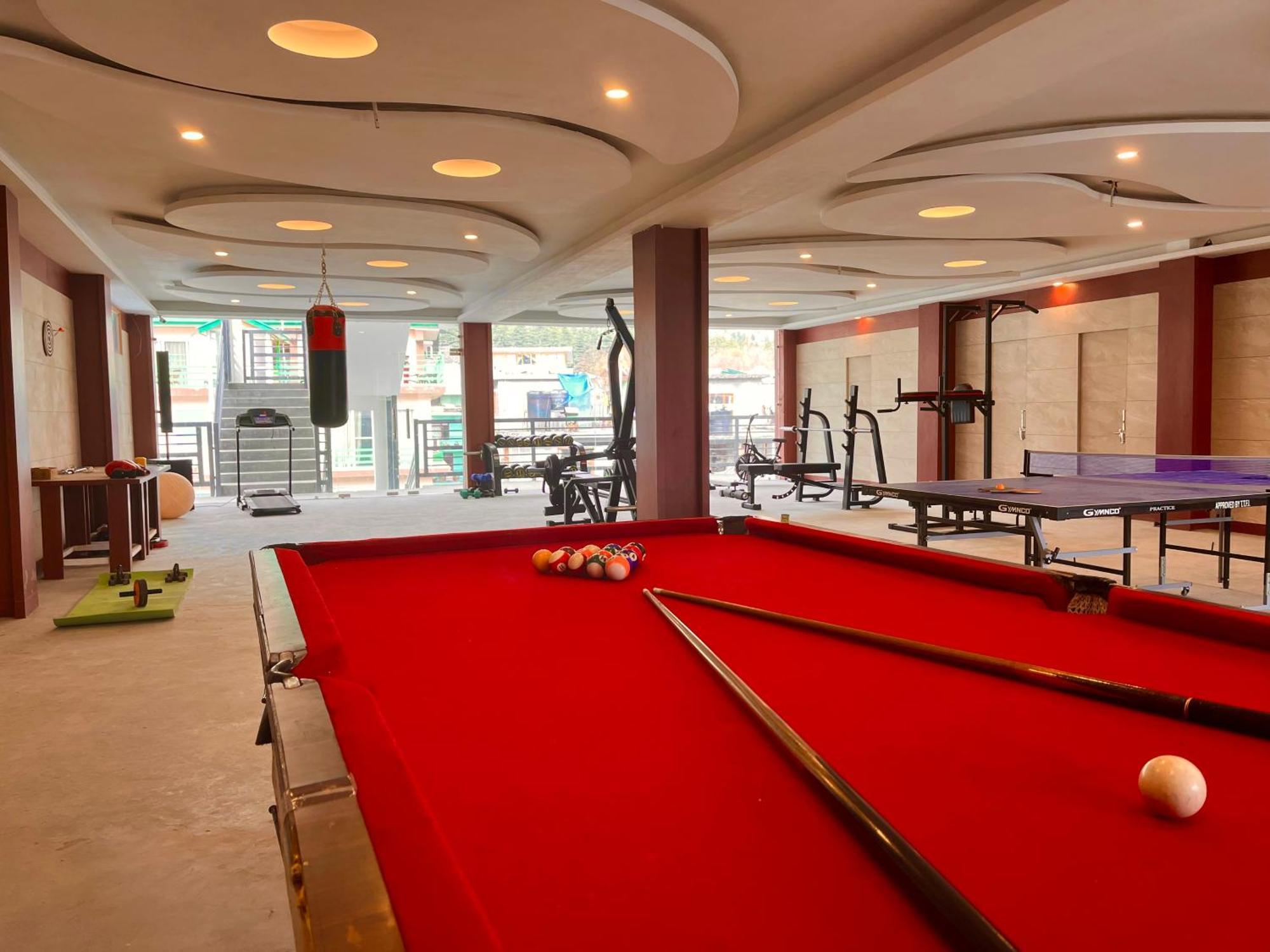 Vista Resort, Manali - ! Near Mall Road !! Hot & Cold Ac Rooms !! Best Selling !! Big Parking !! Luxury Collection !! Open Terrace !! Lift !! Playing Zone !! Property Of The Year ! ภายนอก รูปภาพ